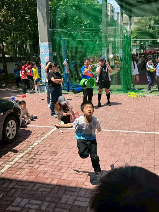 恭喜本校扯鈴隊參加4月26日辦理的臺中市議長盃民俗體育競賽中表現優異、榮獲佳績，共獲得8金、28銀、8銅的佳績！