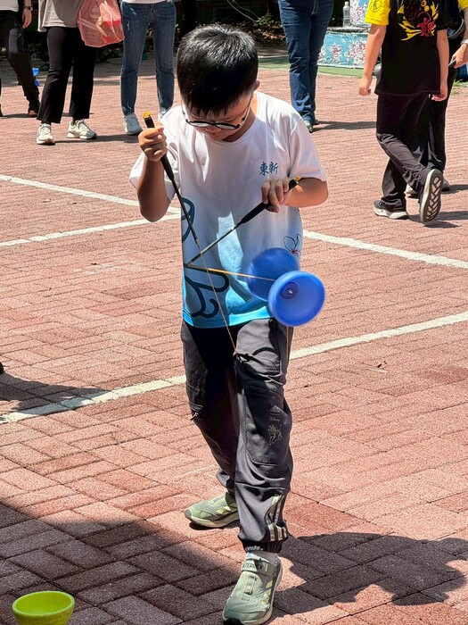 恭喜本校扯鈴隊參加4月26日辦理的臺中市議長盃民俗體育競賽中表現優異、榮獲佳績，共獲得8金、28銀、8銅的佳績！