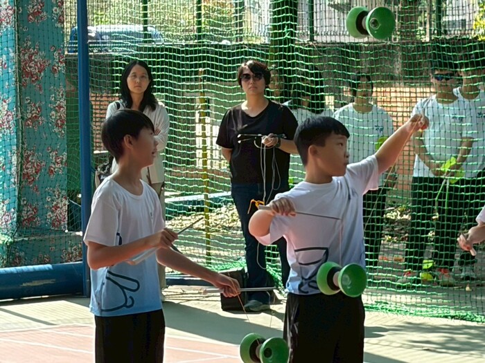 恭喜本校扯鈴隊參加4月26日辦理的臺中市議長盃民俗體育競賽中表現優異、榮獲佳績，共獲得8金、28銀、8銅的佳績！