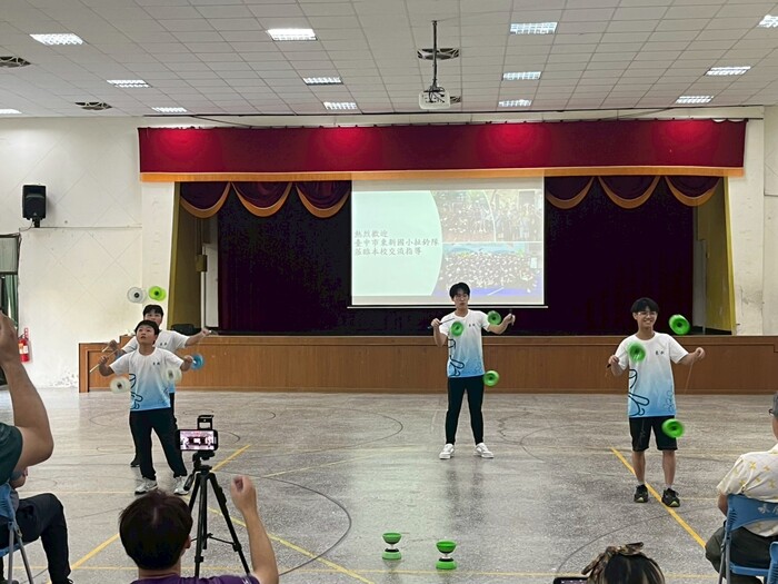 東新國小扯鈴隊技藝交流之旅圖片