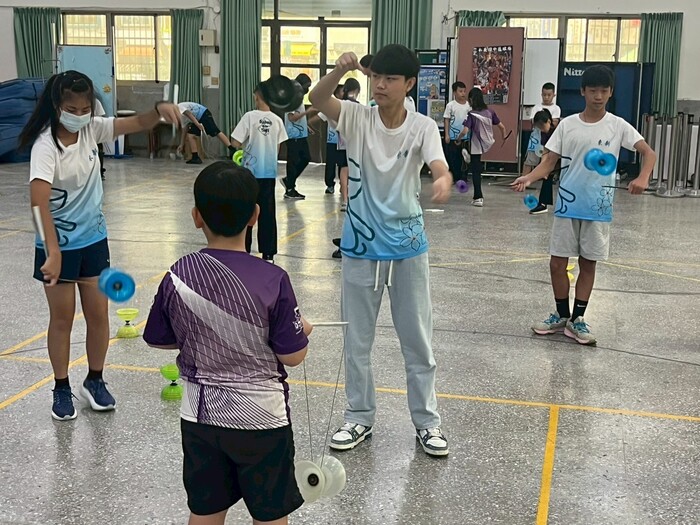 東新國小扯鈴隊技藝交流之旅圖片