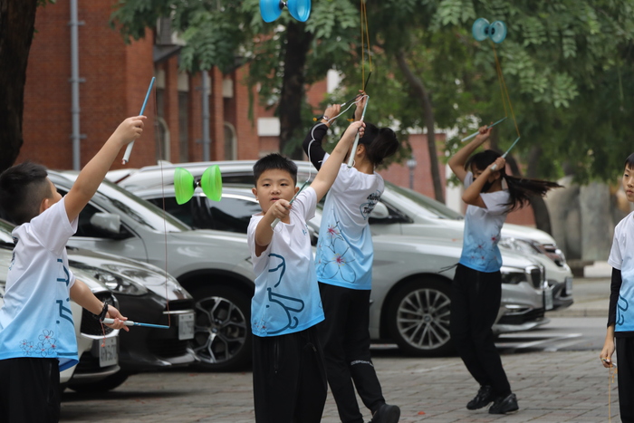 本校扯鈴隊參加「運動部全民運動署114年民俗運動經典展演活動」表現亮眼，榮獲多項佳績！圖片