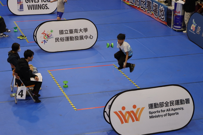 本校扯鈴隊參加「運動部全民運動署114年民俗運動經典展演活動」表現亮眼，榮獲多項佳績！圖片
