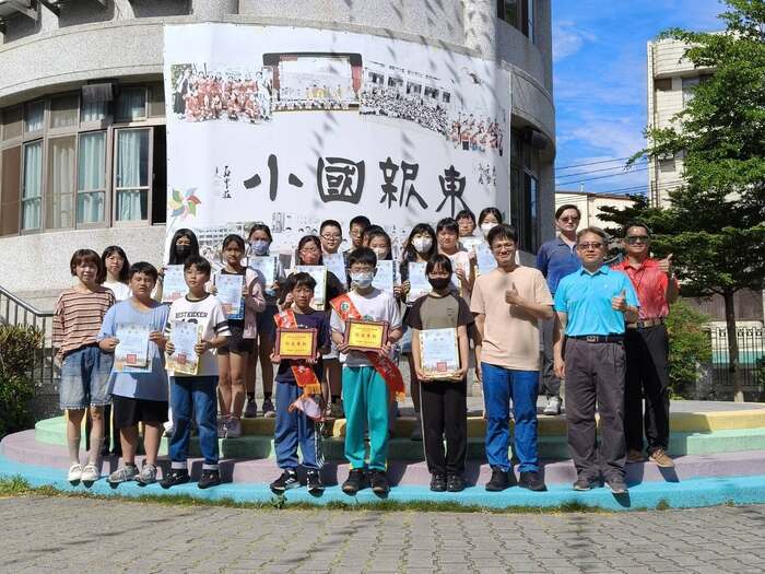 這群閃閃發光的東新小英雄