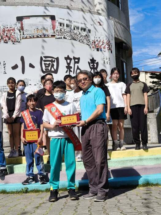 這群閃閃發光的東新小英雄