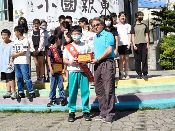 這群閃閃發光的東新小英雄