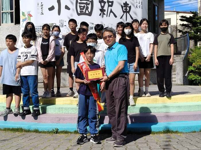 這群閃閃發光的東新小英雄