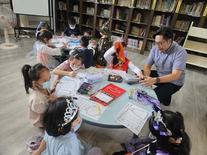 東新國小10月份英語日活動