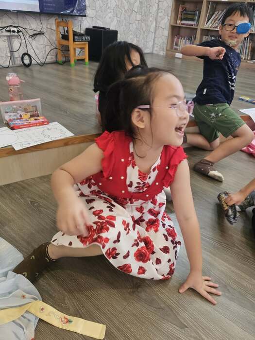 東新國小10月份英語日活動