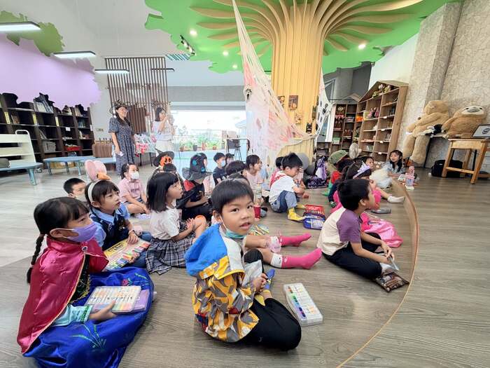 東新國小10月份英語日活動