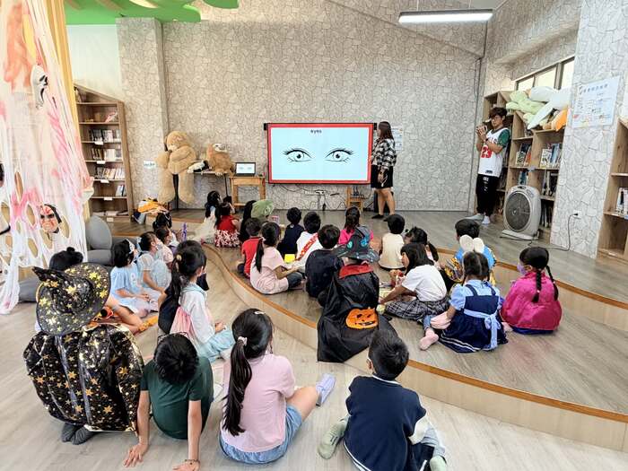 東新國小10月份英語日活動