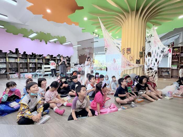 東新國小10月份英語日活動