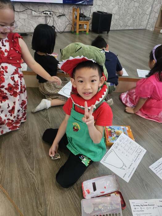 東新國小10月份英語日活動
