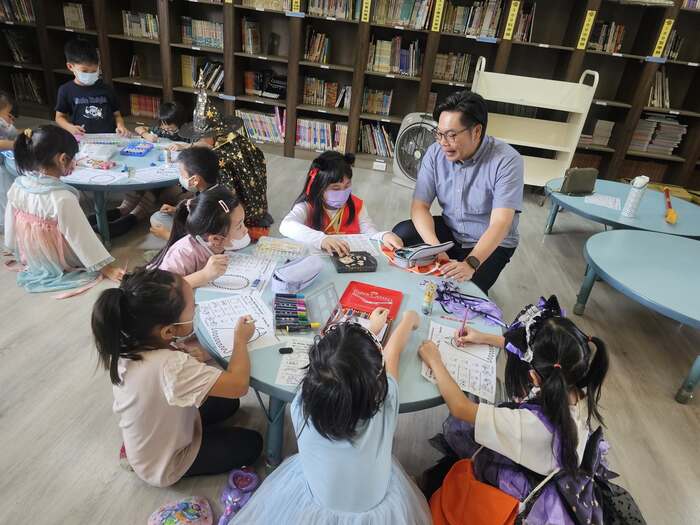 東新國小10月份英語日活動