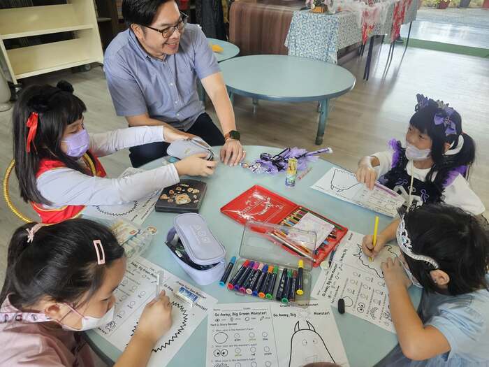 東新國小10月份英語日活動