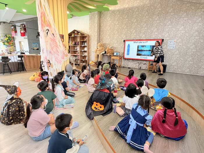 東新國小10月份英語日活動