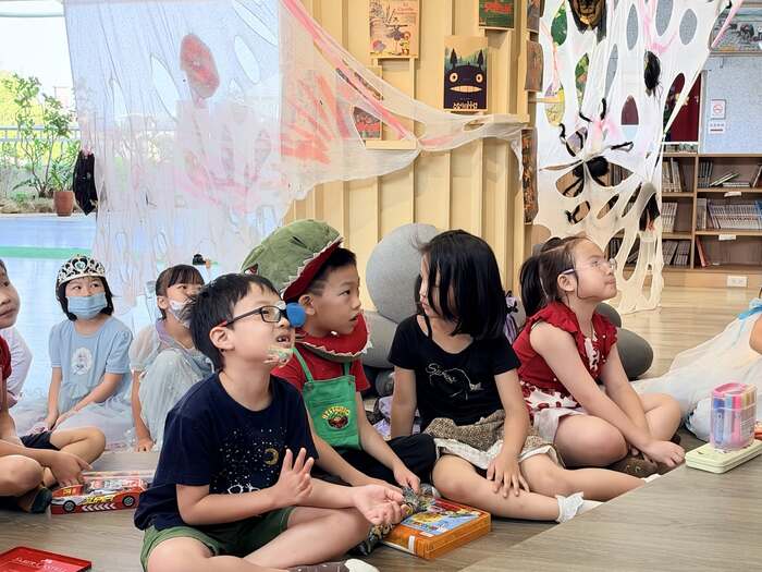 東新國小10月份英語日活動