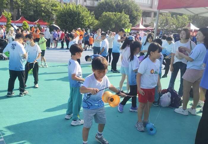 賀!本校扯鈴隊參加臺中市民俗體育嘉年華扯鈴比賽再創佳績！恭喜獲獎同學！