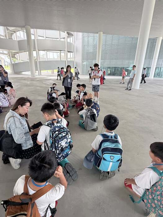 小腳丫遊大書房！低年級綠美圖驚奇之旅