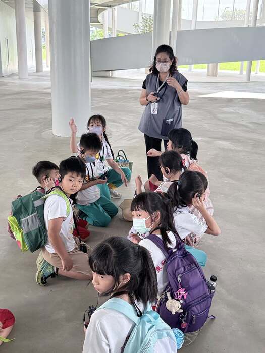 小腳丫遊大書房！低年級綠美圖驚奇之旅