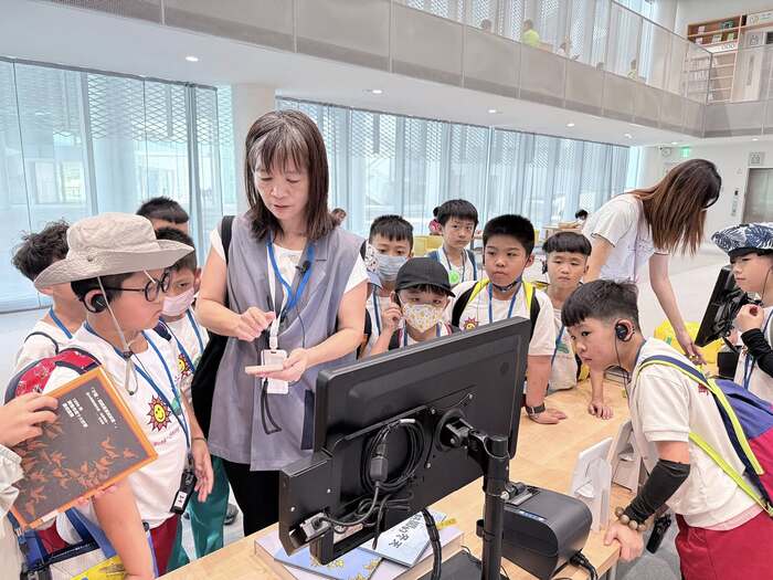 小腳丫遊大書房！低年級綠美圖驚奇之旅