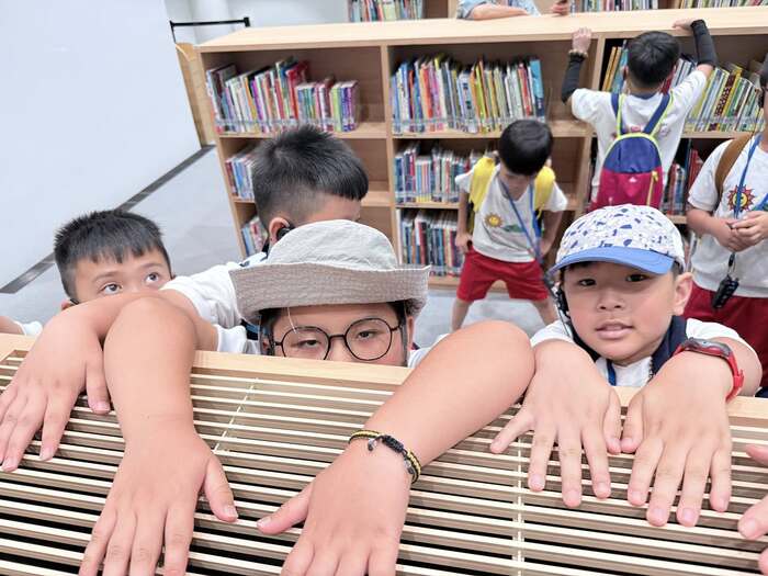 小腳丫遊大書房！低年級綠美圖驚奇之旅