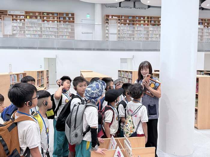 小腳丫遊大書房！低年級綠美圖驚奇之旅