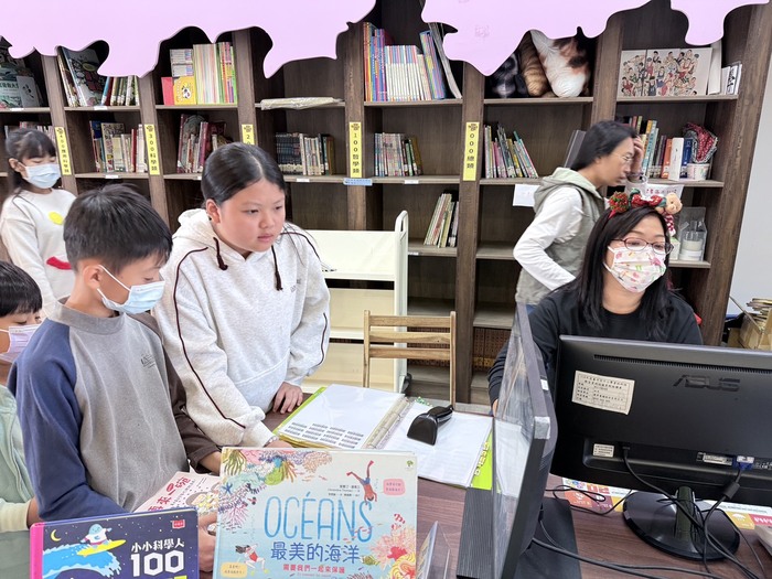 🎄東新國小聖誕系列活動~「聖誕閱讀趣」📖圖片