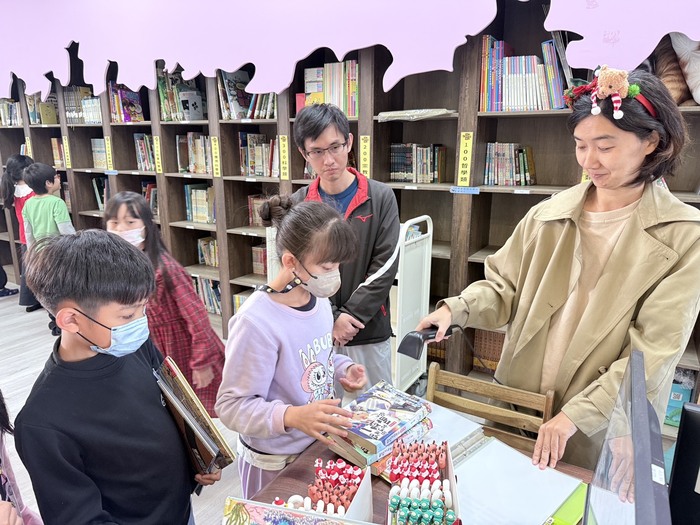 🎄東新國小聖誕系列活動~「聖誕閱讀趣」📖圖片