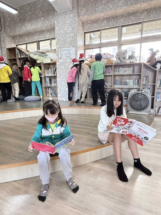🎄東新國小聖誕系列活動~「聖誕閱讀趣」📖圖片