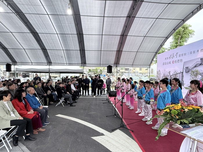 東新合唱團見證<許良宇圖書館>溫馨開幕圖片