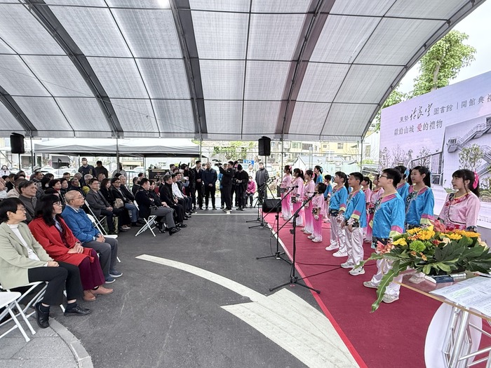 東新合唱團見證<許良宇圖書館>溫馨開幕圖片