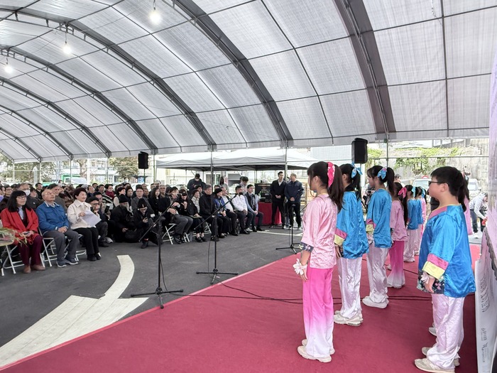 東新合唱團見證<許良宇圖書館>溫馨開幕圖片
