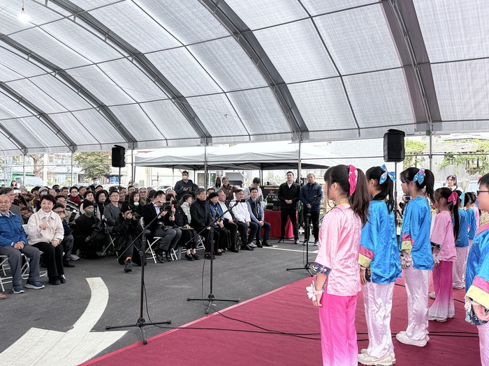 東新合唱團見證<許良宇圖書館>溫馨開幕圖片