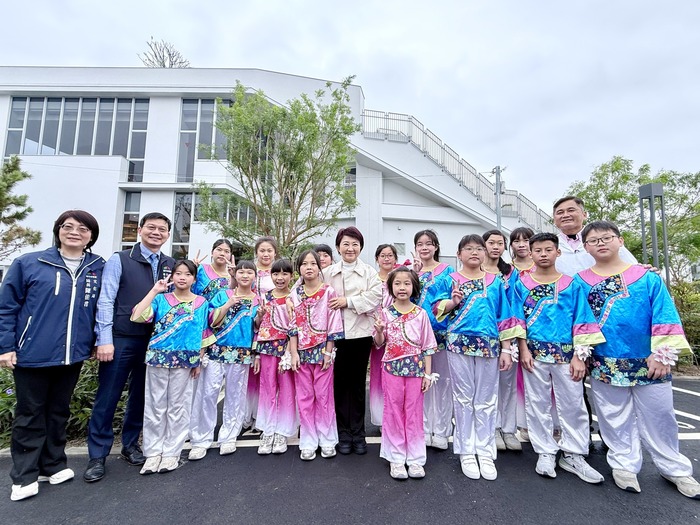 東新合唱團見證<許良宇圖書館>溫馨開幕圖片