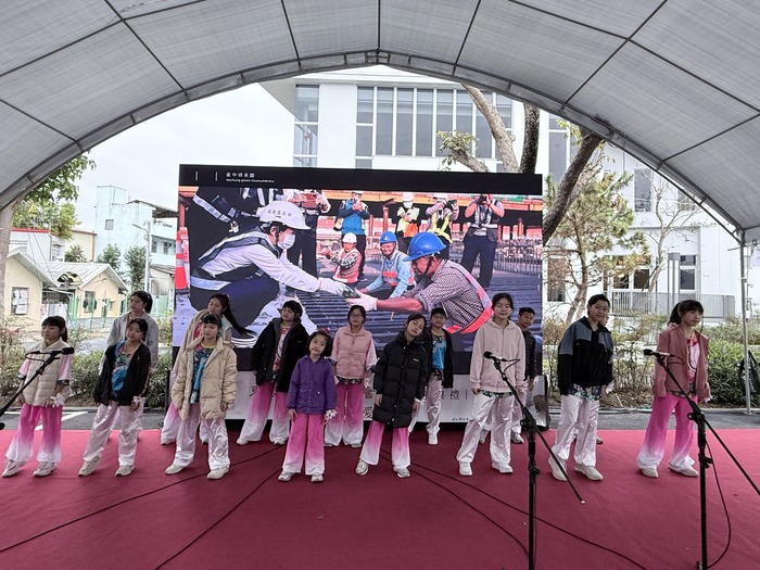 東新合唱團見證<許良宇圖書館>溫馨開幕圖片