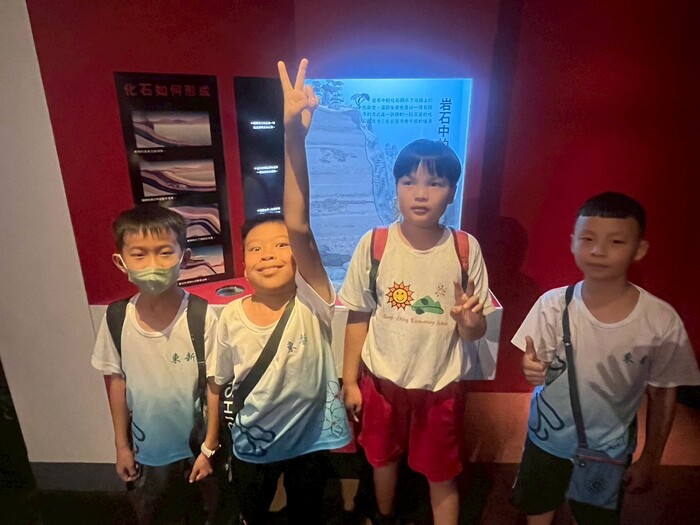 友達光與電的科學探險圖片