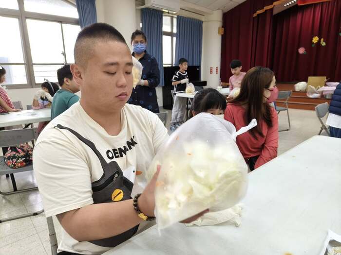 【親職教育】不只是辛辣，更是回甘的愛～「有溫度的泡菜」